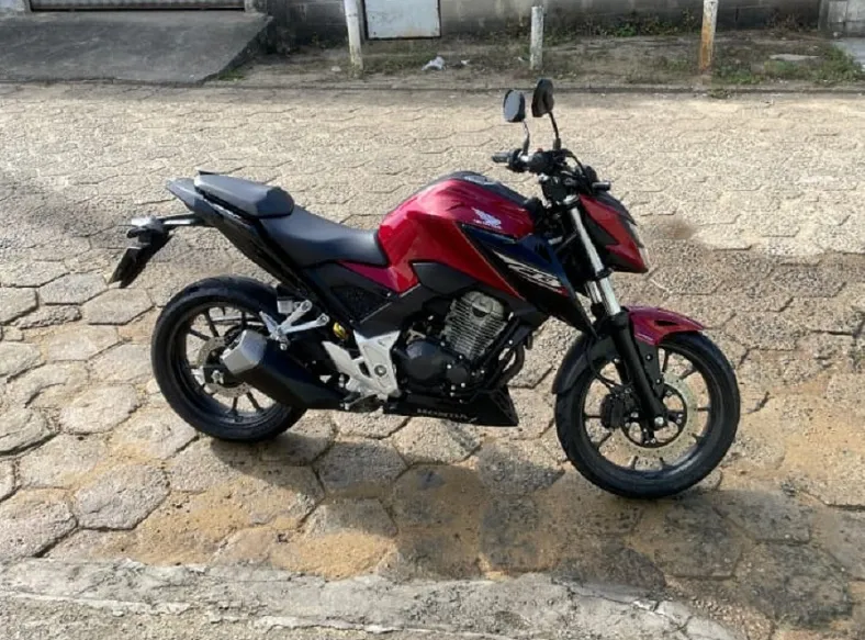 Ladrão furta moto no pátio de empresa e esconde no cafezal em Linhares