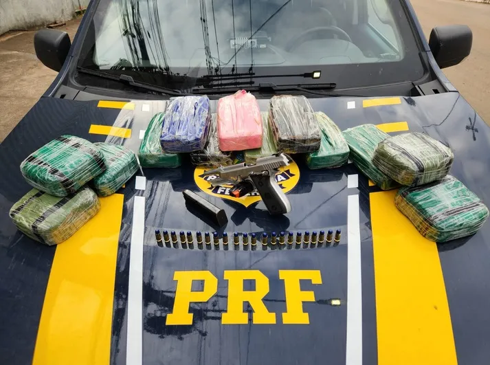 Óxi, arma de fogo e munições na apreensão da PRF em Cariacica