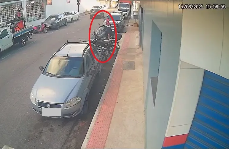 Moto furtada em plena luz do dia em Linhares