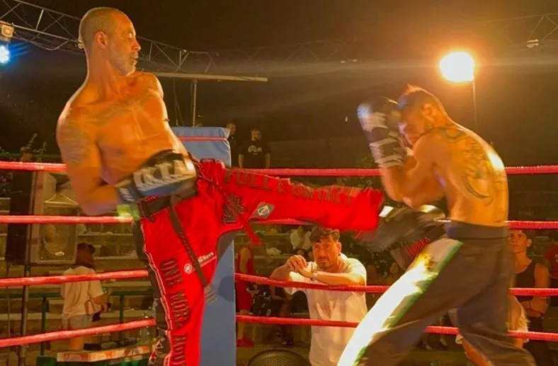 Kickboxer radicado no ES conquista cinturão internacional, na Itália
