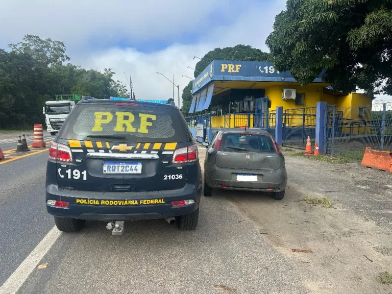 Carro roubado na Bahia é recuperado pela PRF em São Mateus, no ES