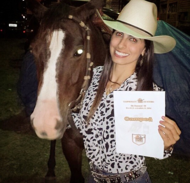 Três Tambores: Giulia ganha certificado de melhor competidora 2014