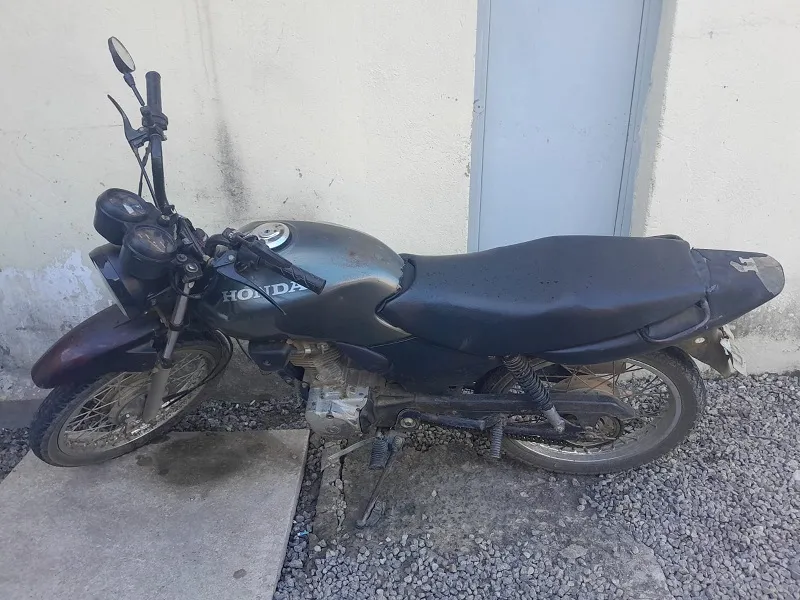 Moto furtada em 2016 é recuperada pela GCM no Centro de Linhares. Tem até quanto o veículo custou no mercado negro