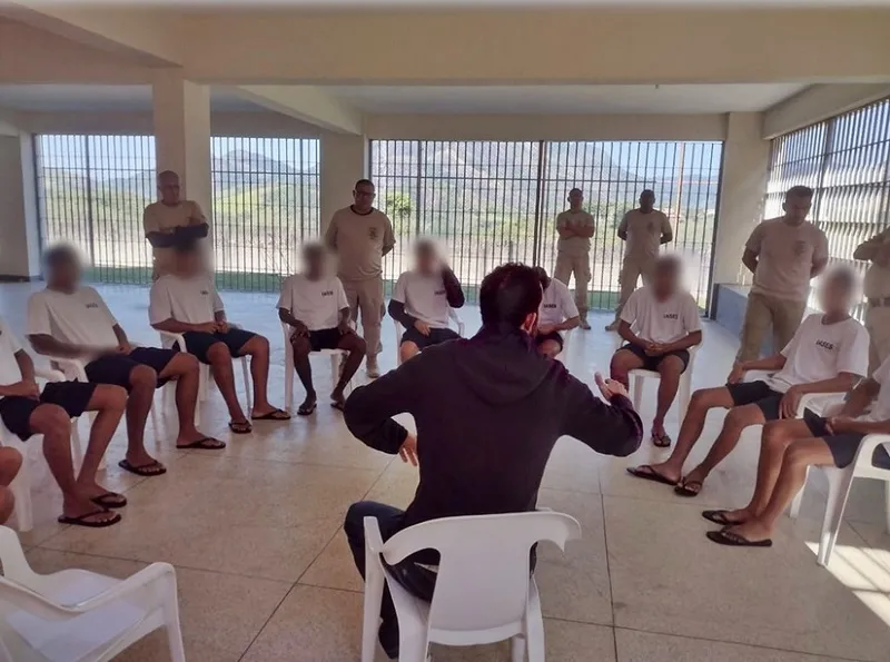 Iases Cariacica promove roda de conversa com socioeducandos em parceria com CRJ do Território do Bem