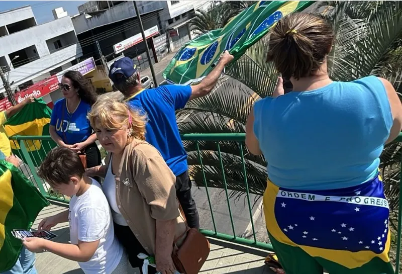 Domingo, 03, Br-101: Tem manifestação na passarela em Linhares