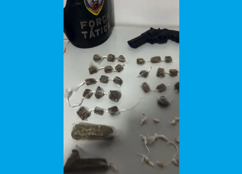 Drogas apreendidas e suspeito levado do Aviso para a delegacia de Linhares