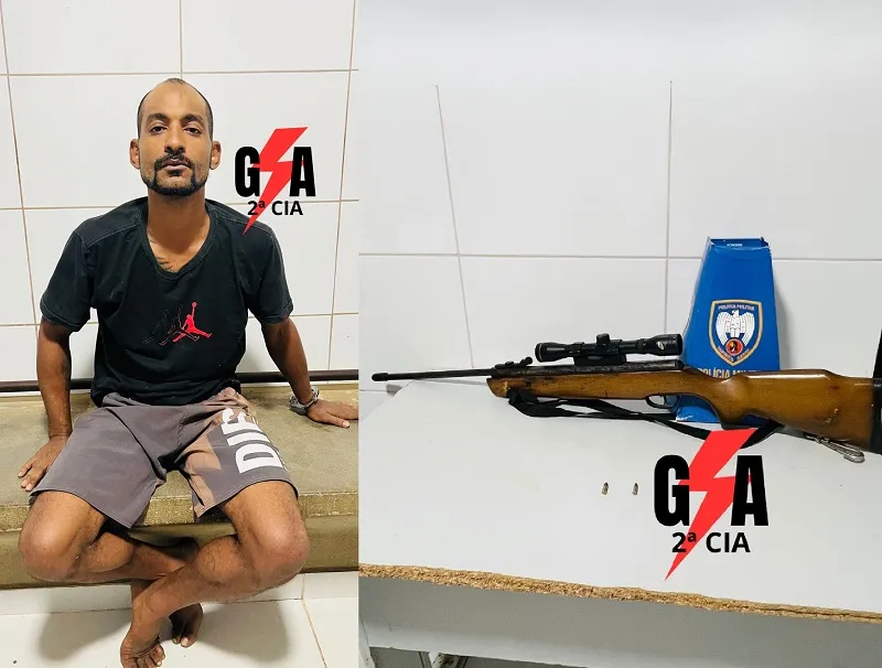 Homem é surpreendido no Aviso ao se aproximar do G.A. (de costas) com rifle em mãos