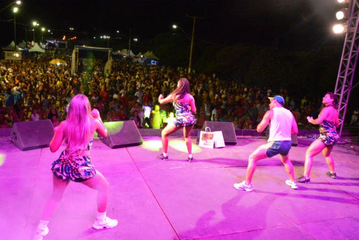 Verão 2015 Pontal: esportes na areia, surf, corrida noturna, aeróbica e desfiles