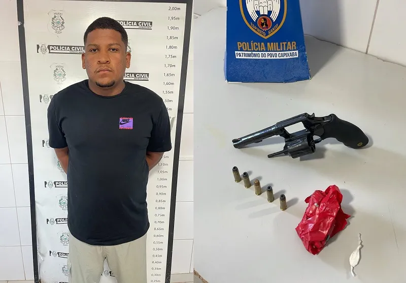 Revólver e cocaína apreendidos dentro de Sandero preto em Linhares. Condutor detido