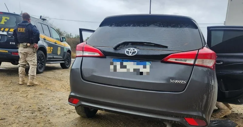 PRF prende condutor de Toyota Yaris em Aracruz. Carro era roubado