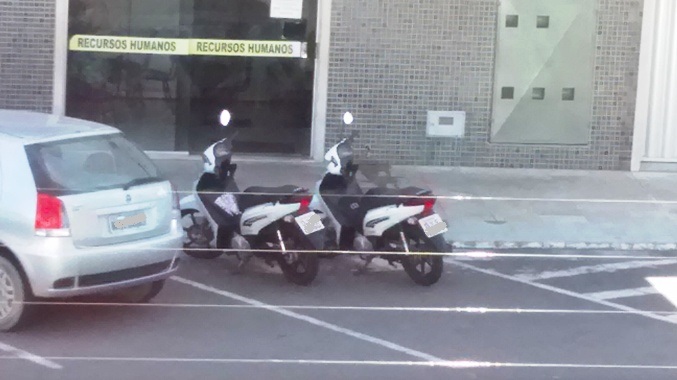 Internauta pergunta: pode moto ocupar vaga para carros?