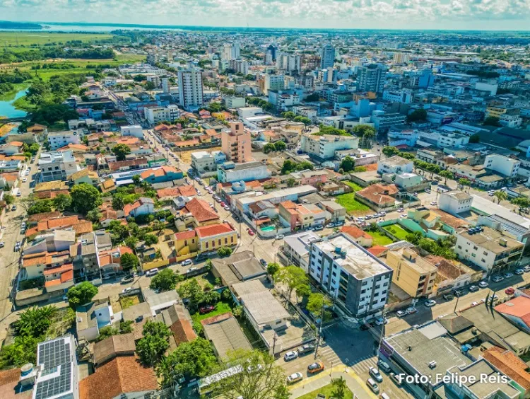 Acidente com feridos no Centro de Linhares. Condutor fugiu