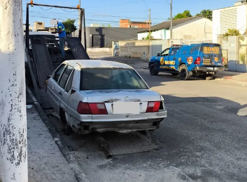 15 veículos abandonados retirados das ruas de Linhares em ação da GCM