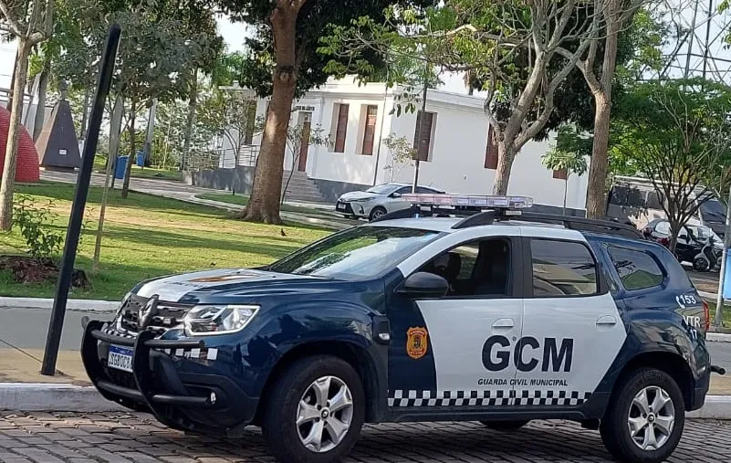 Homem se entrega à Guarda Civil Municipal durante prisão de mulher em Linhares