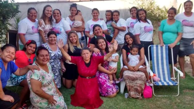 Chá diferente: mulheres que saíram da rede social realizam primeiro encontro de 2015
