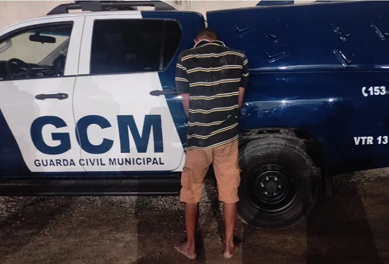 Homem é preso pela GCM no Aviso. Mandado é por crime de roubo