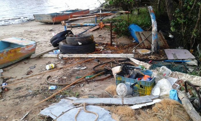 Muita sujeira: pescadores estão degradando mangues e a praia de Barra Seca, diz internauta