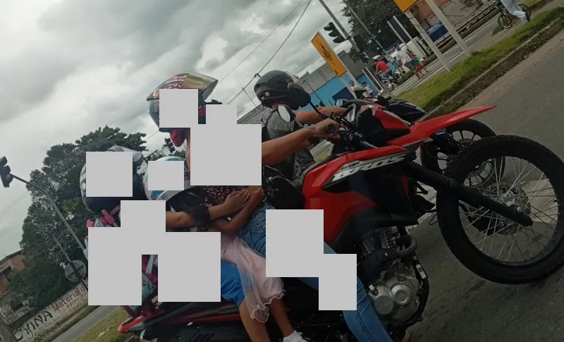 Três em uma moto: Cena chama a atenção na BR-101, em Linhares