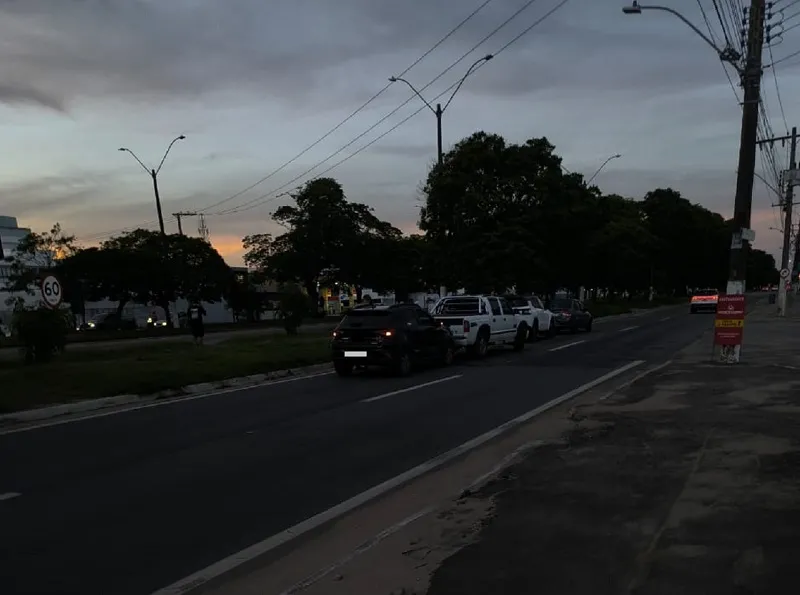Quatro veículos em engavetamento em Linhares, BR-101