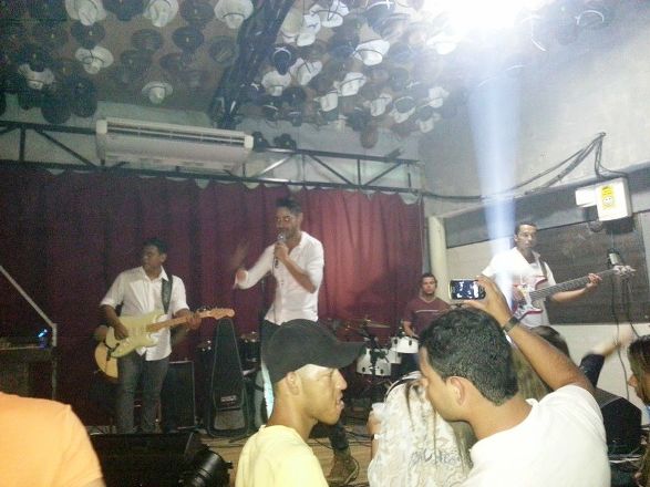 Fique por dentro: músicos severamente criticados, casal homossexual e outras Notas Gerais