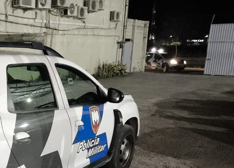 Mulher esfaqueia cunhada e foge de carro em Linhares