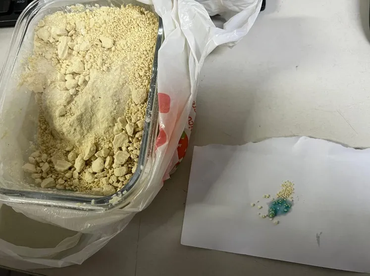 Cocaína apreendida no Onix. Condutor preso pela PRF