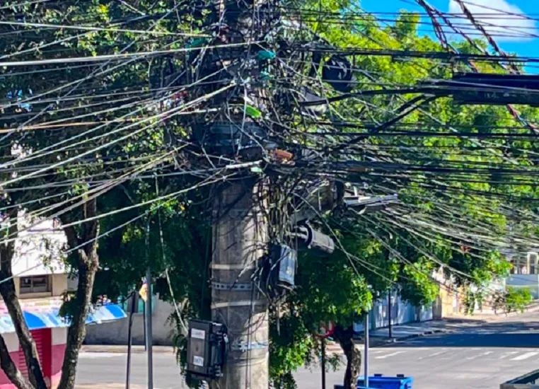 “Faxina” nos postes vai interditar trechos do Centro de Linhares