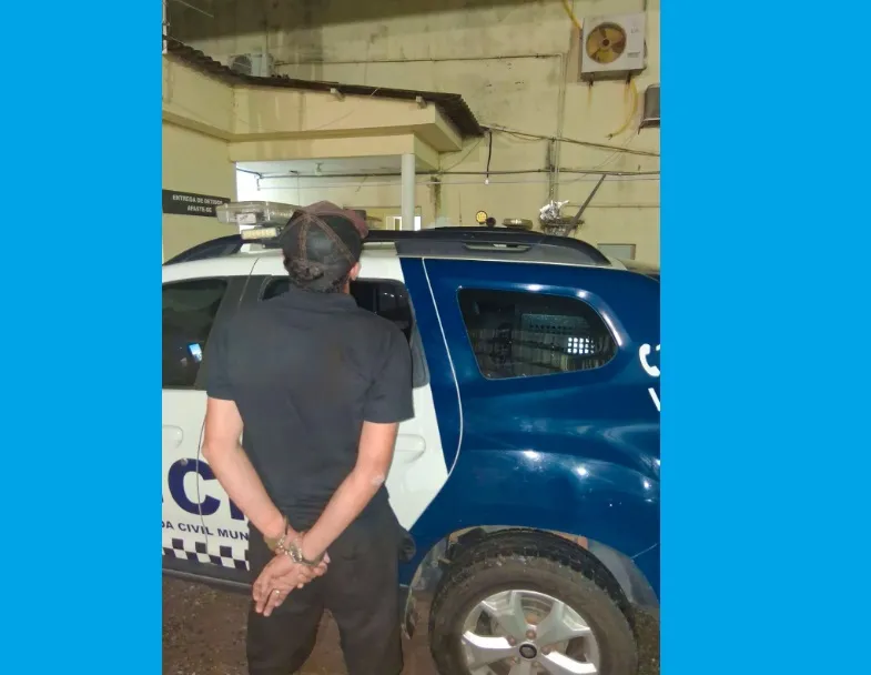 Homem é conduzido à delegacia após agressão contra companheira no Centro de Linhares