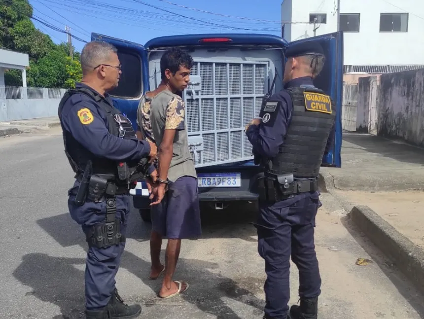 Homem furta eletrodomésticos e até lancha na casa da vítima em Linhares