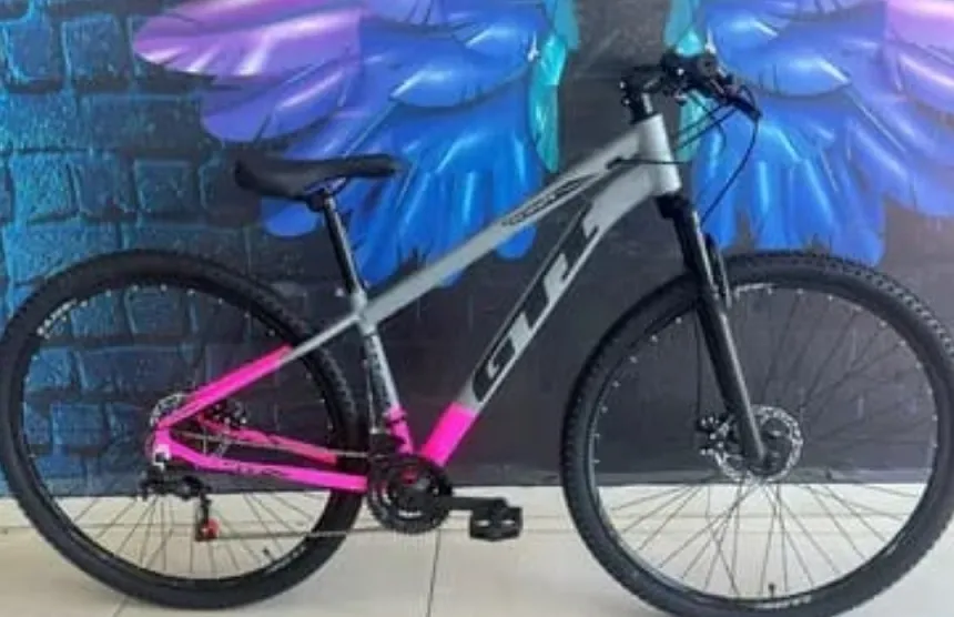 Ladrão leva bike nova e deixa velha no lugar. “Pegou na varanda”