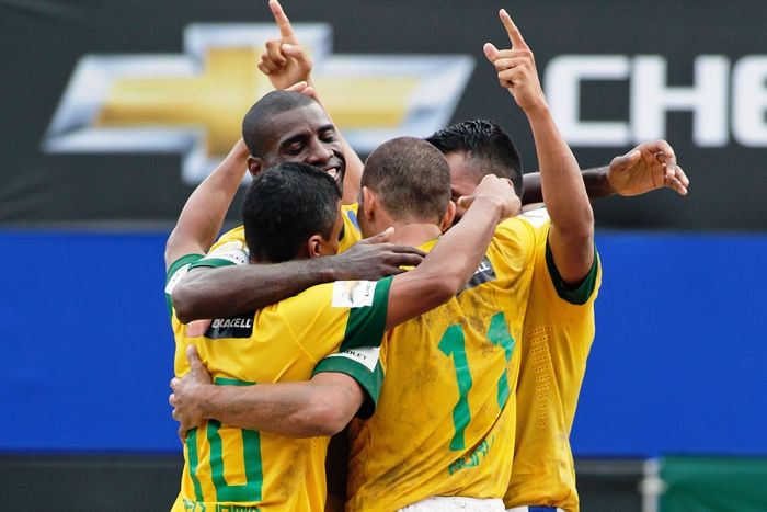 Fim de semana com treino da Seleção Brasileira de beach soccer no Pontal 