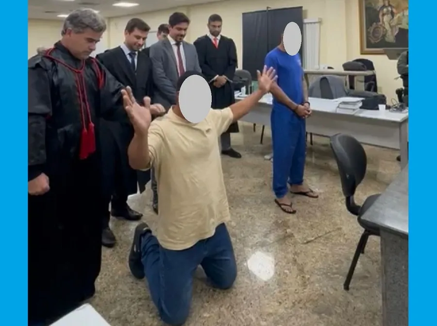 Réu se ajoelha, chora e ora ao ouvir sentença de absolvição