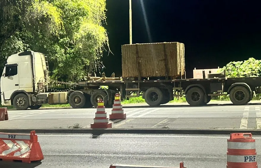 PRF flagra série de infrações na BR-101, em Viana