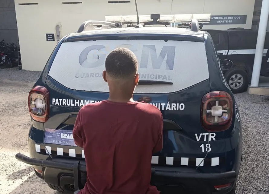 Abordagem a veículo e prisão no Centro de Linhares