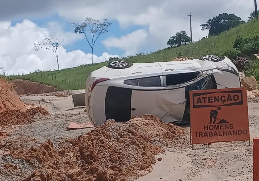 Capotamento no Morro da Viúva, em Rio Bananal