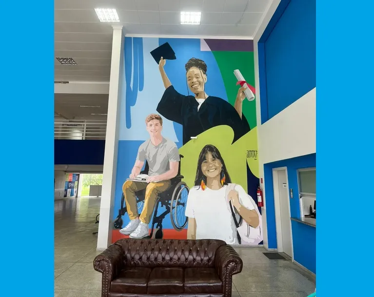 Mural gigante chama a atenção na Faceli, a Faculdade de Ensino Superior de Linhares
