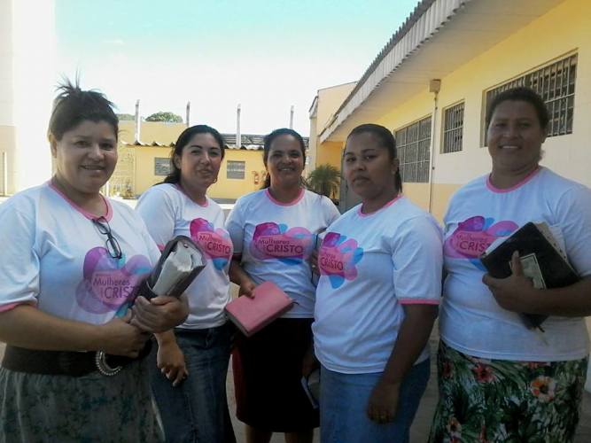 Mulheres praticam o “ide” no Iases: interno também é nosso próximo, diz preletora
