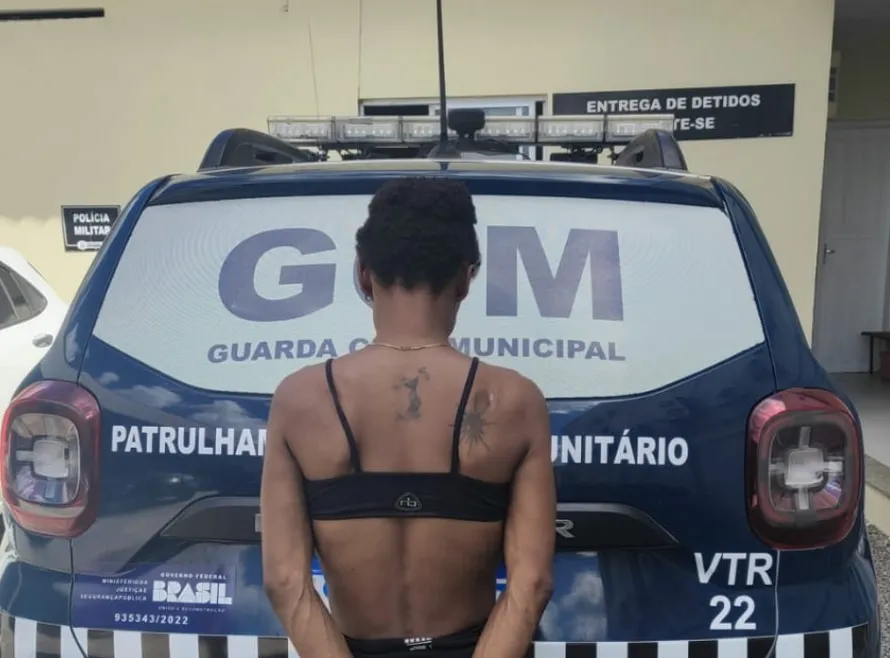 Mulher detida após furtar shampoo em farmácia no Centro de Linhares