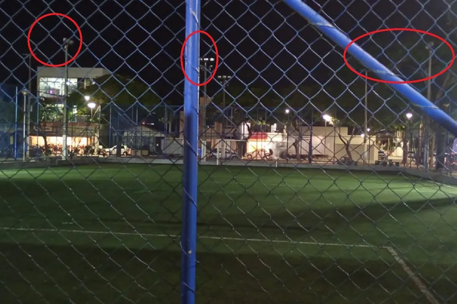 ‘Pelada’ frustrada na quadra do BNH, Linhares. “Não dá. Tá escuro”