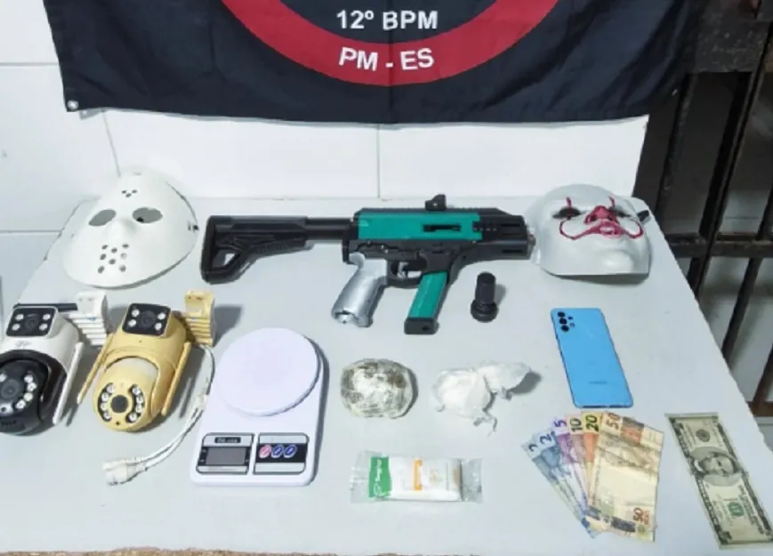 Apreensão e detenção em Linhares. Dólares, máscaras e até câmeras de segurança na lista