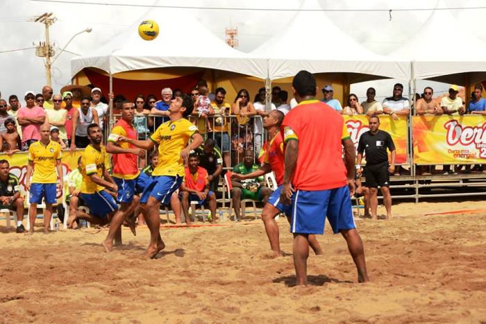 Seleção Brasileira de beach soccer no Pontal: confira cenas na areia