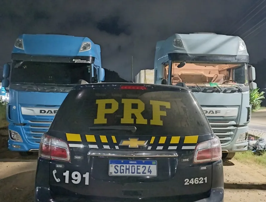 Dois caminhões com a mesma placa são flagrados pela PRF no ES