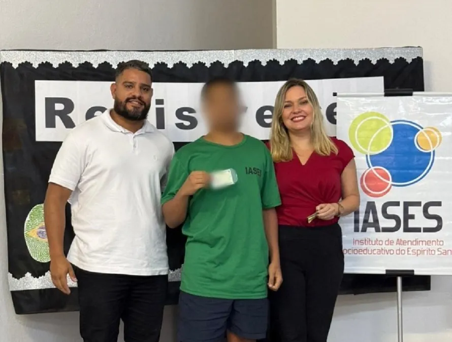 Iases: Adolescentes recebem Carteira de Identidade Nacional 