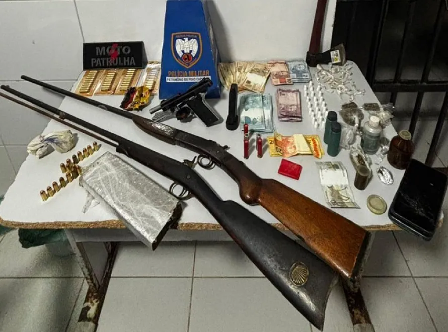 Muita droga e armamento apreendidos em Linhares. Família detida