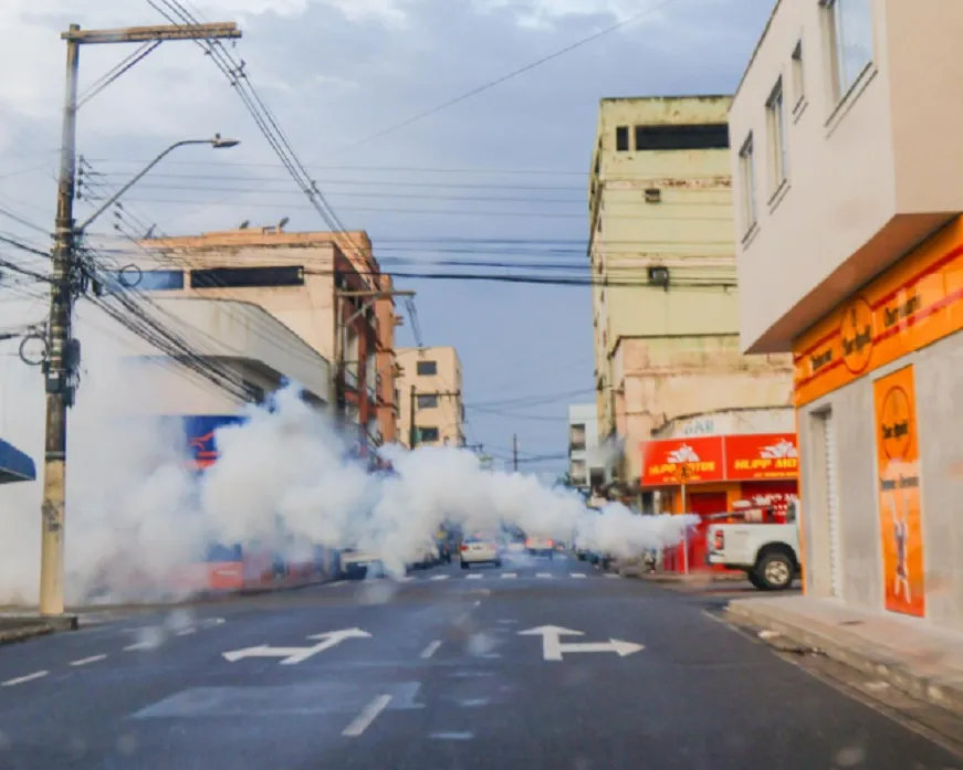 Carro fumacê em 10 bairros de Linhares nesta semana. Todos contra a dengue