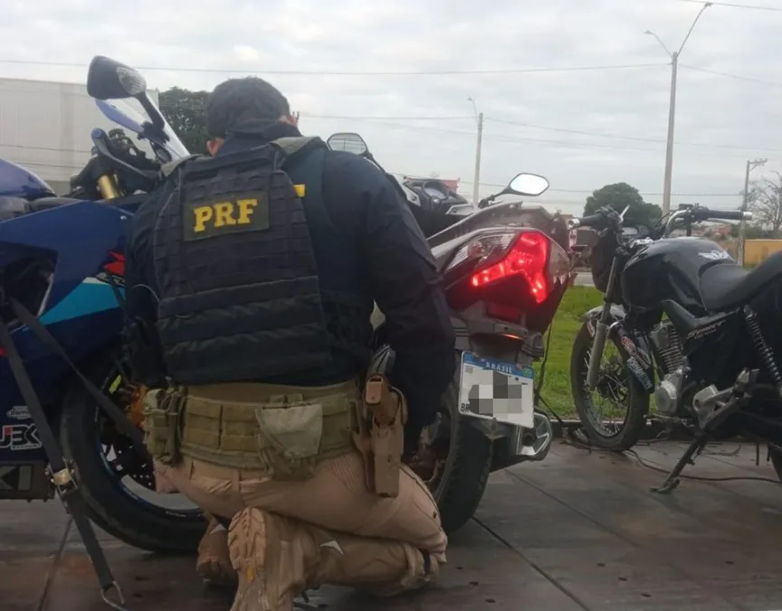 Moto roubada é recuperada pela PRF na BR-101. “É do meu padrasto”