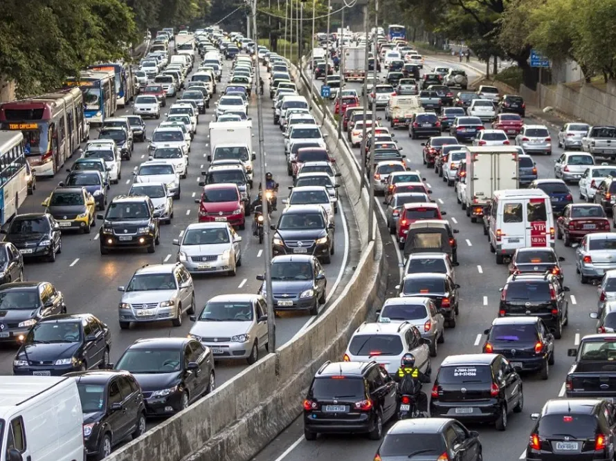Maio, o mês do Dia do Automóvel e a reflexão sobre o papel do carro na mobilidade urbana