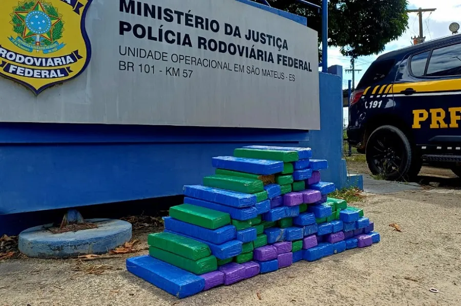 100 kg de maconha apreendidos após perseguição e abandono de caminhonete em São Mateus