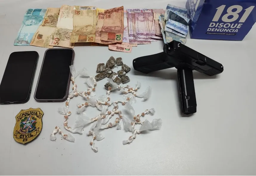 Adolescentes ostentavam armas e traficavam em frente a apartamento em Sooretama