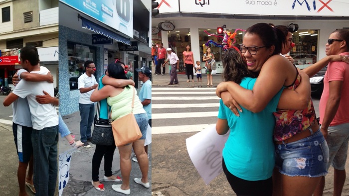 Dá um abraço aí!Grupo da IEBL chama a atenção no Centro de Linhares.Não é dia do abraço, diz jovem